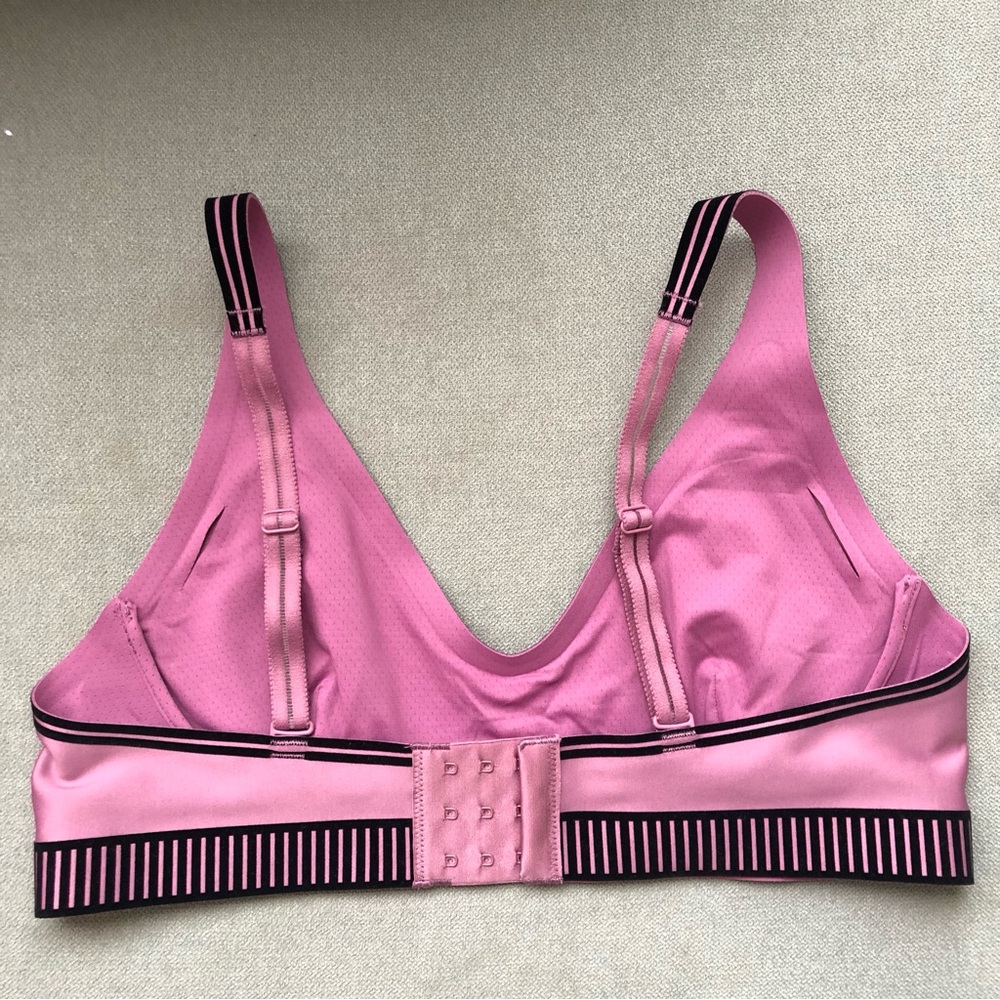 Alo Yoga Airlift Line Up Bra Soft Mulberry M - Picture 6 of 9
